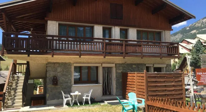 \"Chalet Changalan\" Stor lejlighed med lagner inkluderet til 6 pers. - Image 1