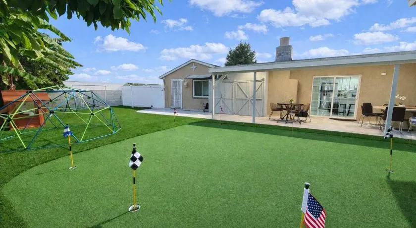 Disneyland Lux Villa 6BR 4BA Mini Golf Arcade Game - Image 1