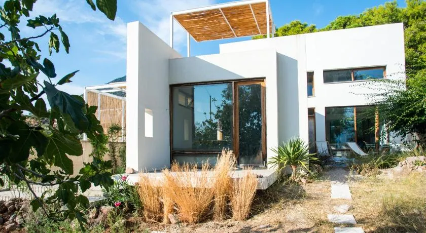 Seafront House in Vathi, Methana - Image 1