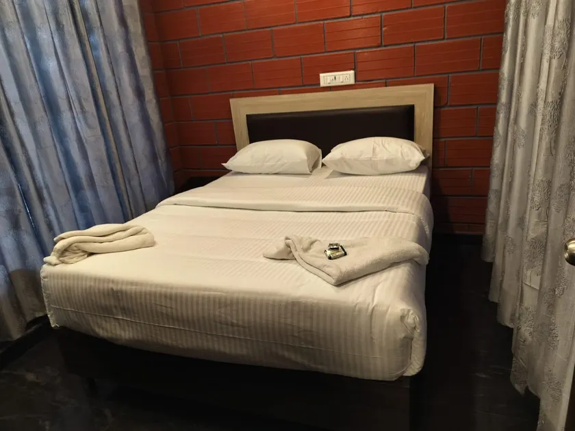 RR INN ROOMS - Image 1