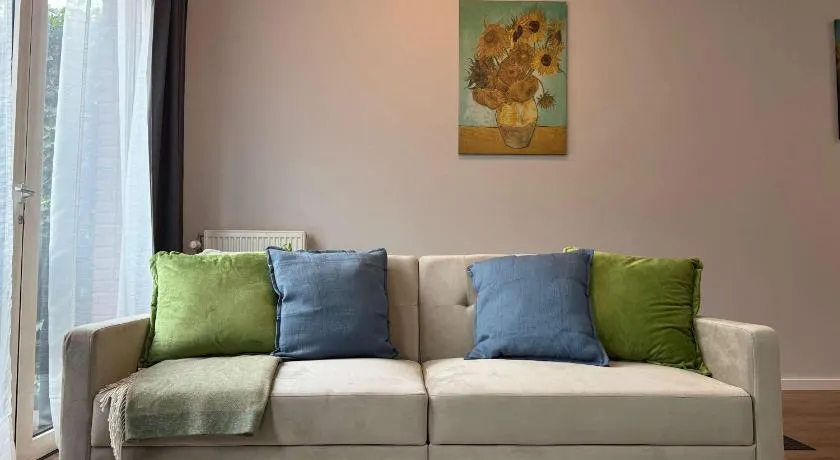 Spacious Family Home and Free Parking in Eindhoven - Image 1