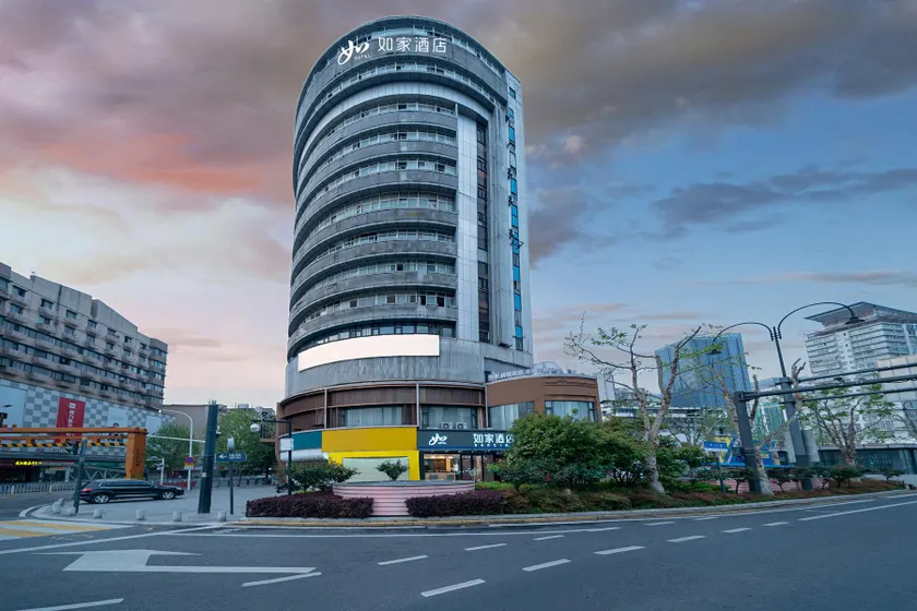 Home Inn Wuhan Zhongshan Avenue Hanzhengjie Metro Station - Image 1