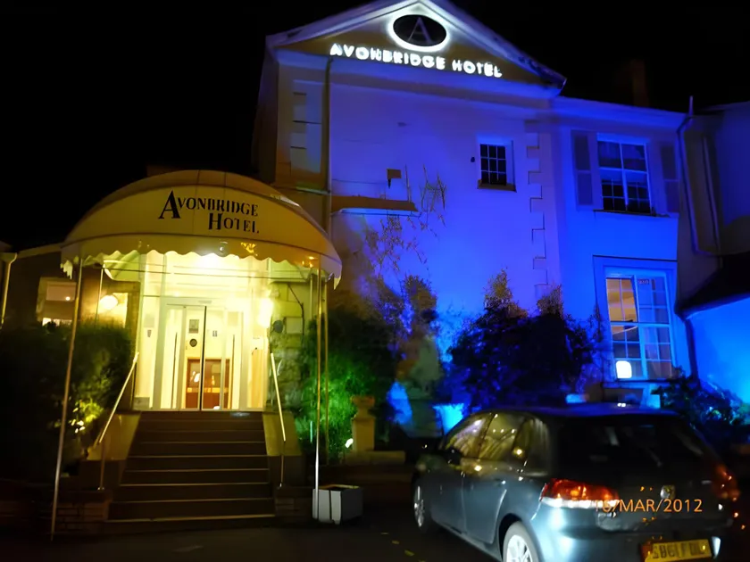 Avonbridge Hotel - Image 1