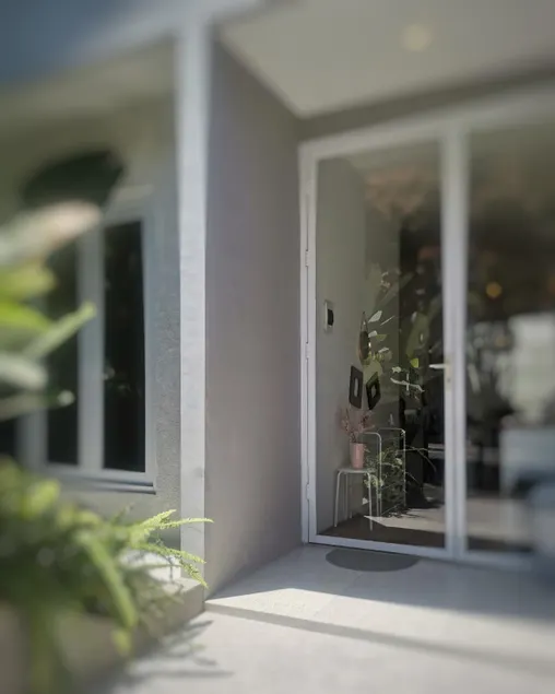 Humming House - Image 1