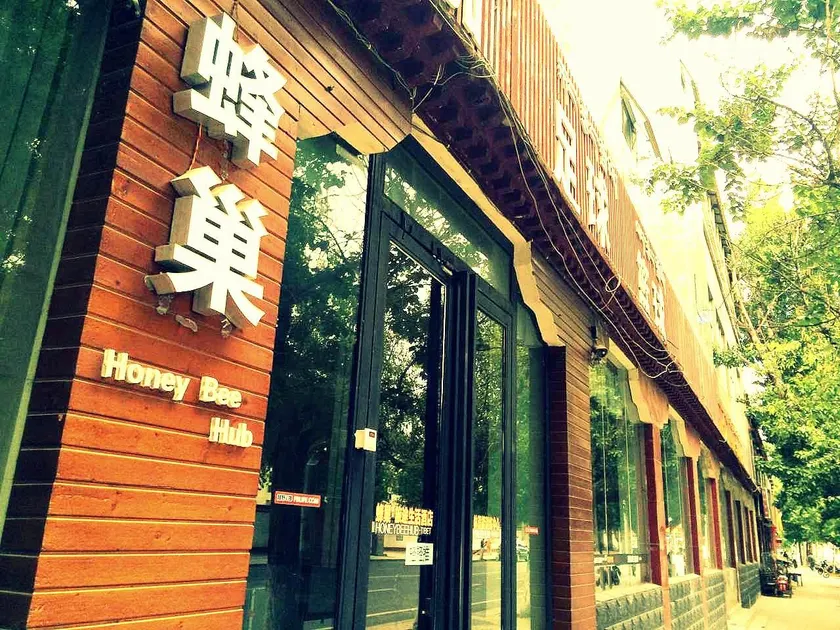 Lhasa Honey Bee Hub - Image 1