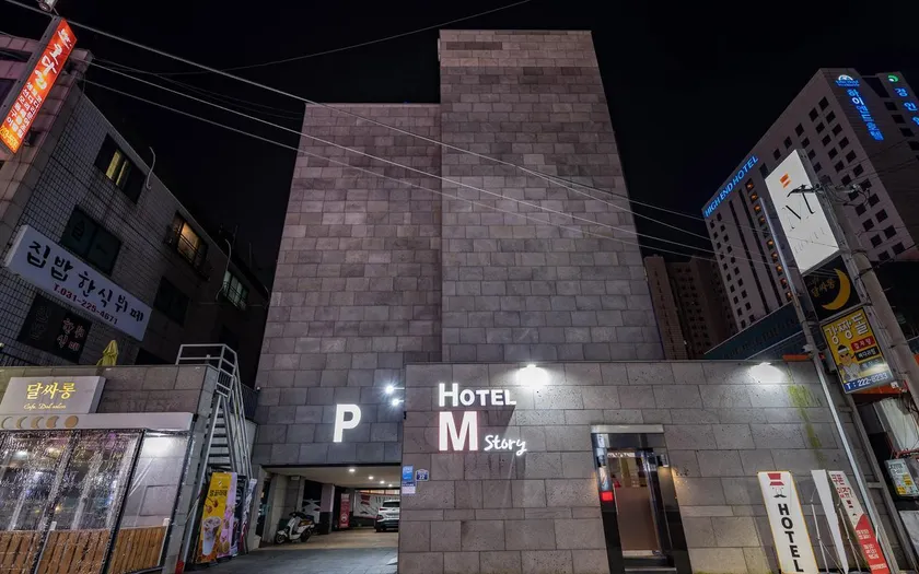 Hotel M story - Image 1