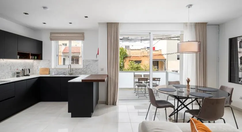 Modern 3BR Stylish Apartment with large Balcony - Close to St Julians and St Georges Bay - Image 1