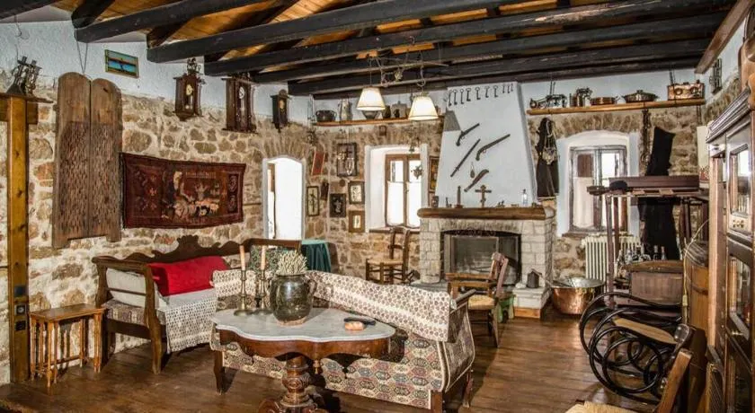 PONTINOS OLD HOUSE - Image 1