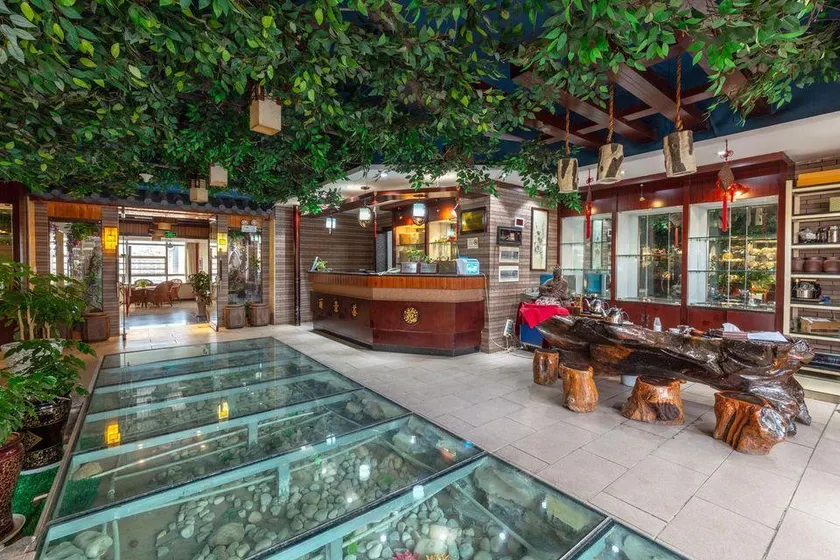 Beauty Hotel - Image 1