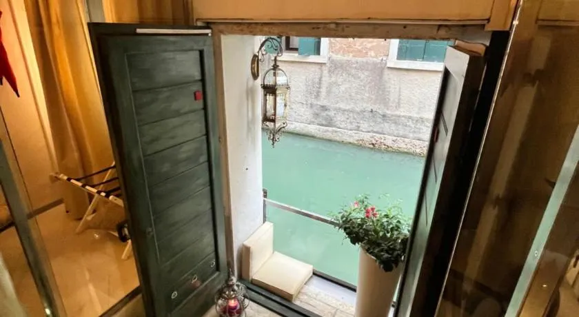 Venice Luxury Watersdoor - Image 1