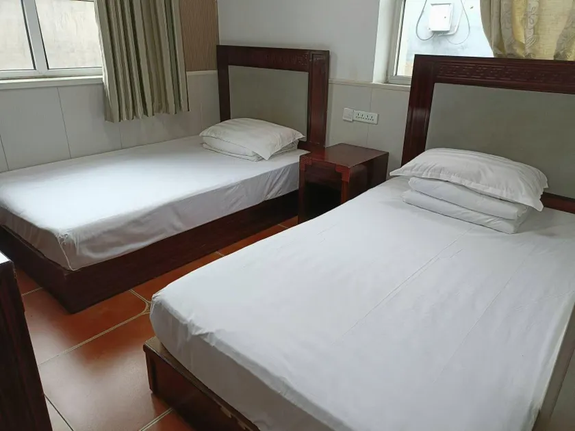 Qian'an Shengyuan Hotel - Image 1