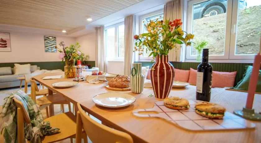 Merveilleux studio avec terrasse et sauna | Vue lac - Image 1