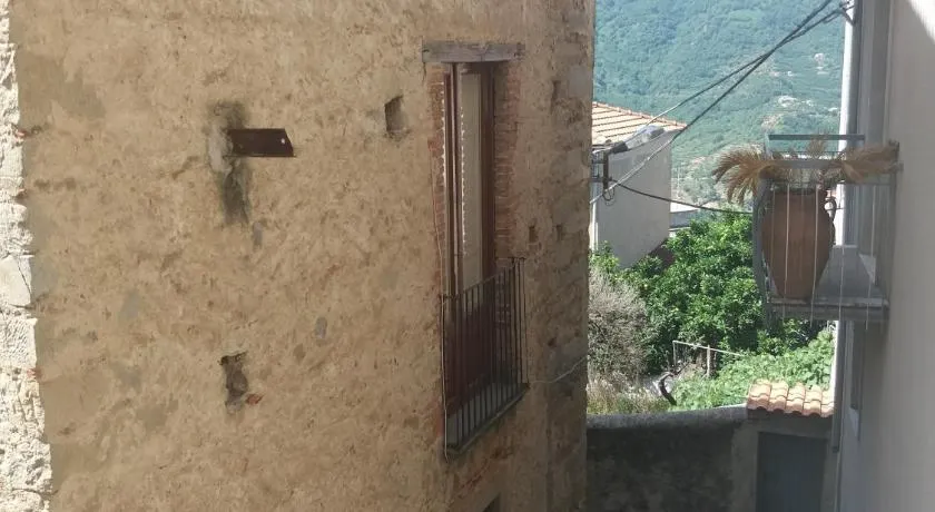 Monolocale in via San Sebastiano Ficarra - Image 1
