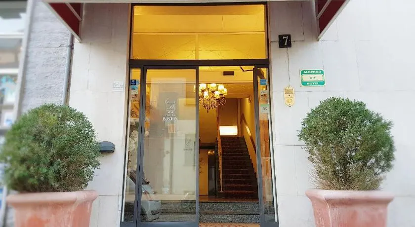 Hotel Boston - Image 1