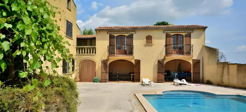 Exceptional setting, ground floor studio with pool - Image 1