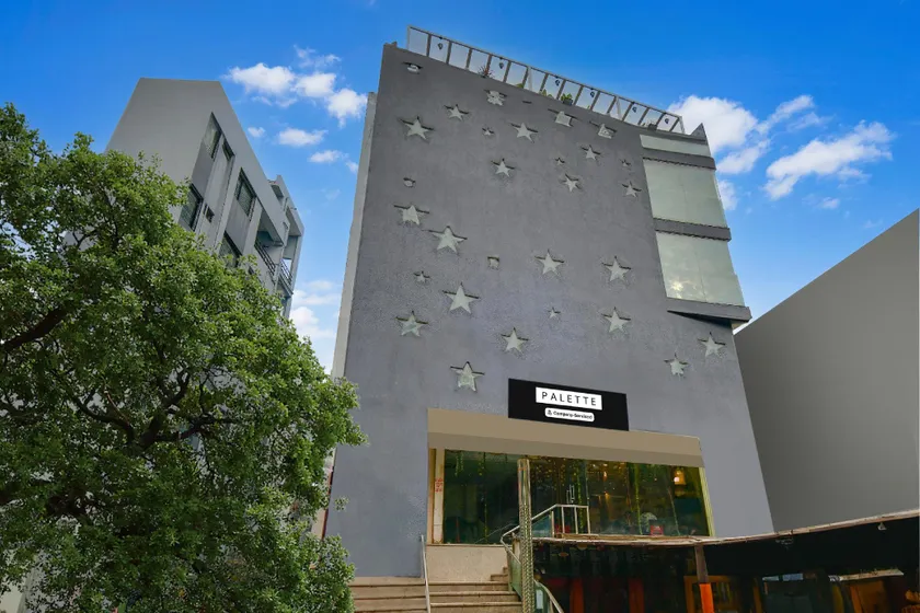 Townhouse Oak Sapphire Star Chappan Market - Image 1