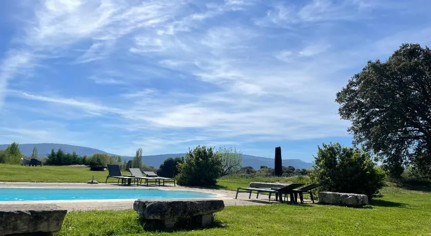 casa rural de un artista en plena naturaleza piscina y parque de esculturas en villarcayo - Image 1