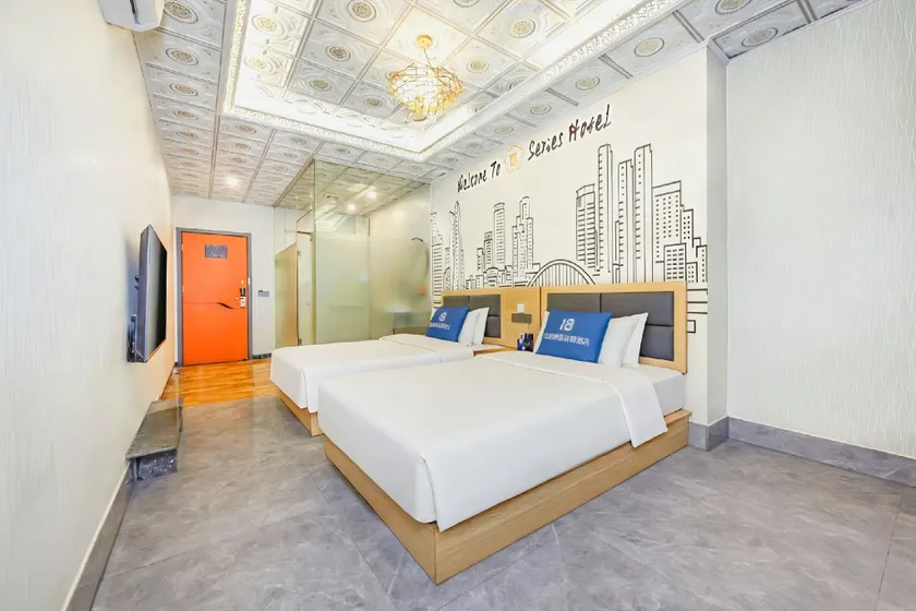 18 Yun Boutique Hotel (Wuzhou University Gem Culture Museum) - Image 1