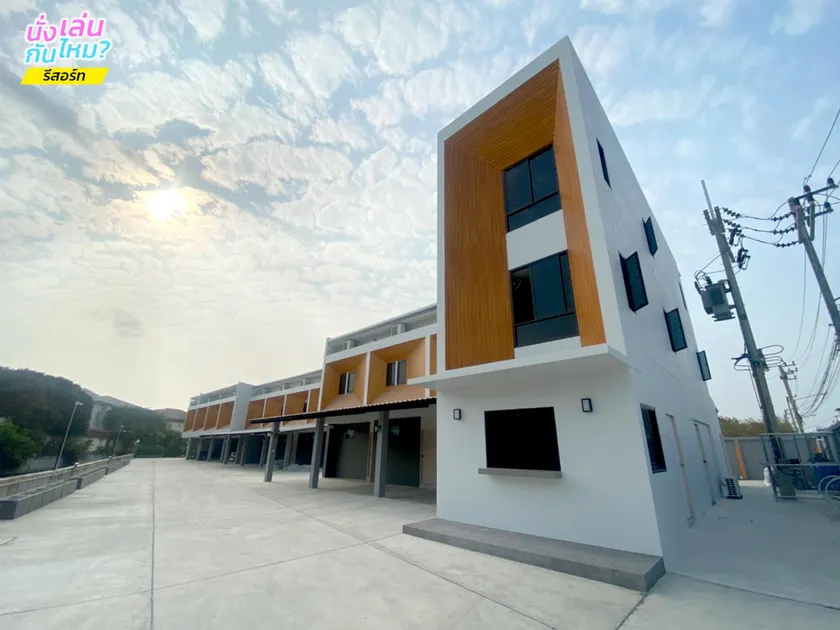 นั่งเล่นกันไหม รีสอร์ท SHA Plus - Image 1