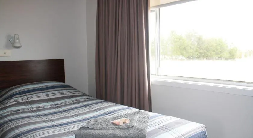 Isis Motel Scone - Image 1