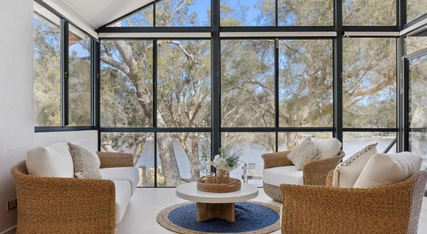 Luxury Riverside Escape with Private Jetty on the Murray River - Image 1