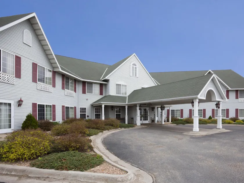 GrandStay Hotel & Suites - Image 1