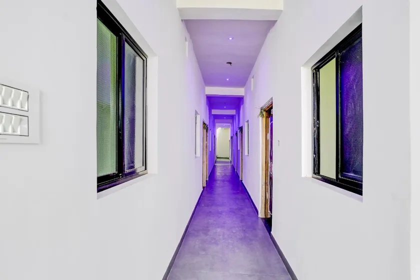 SPOT ON by OYO The Era Hotel - Image 1