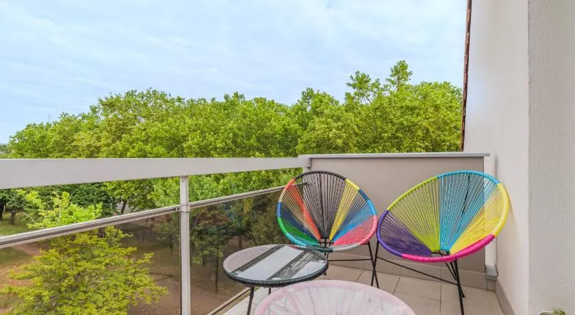 Chez Carine - Idéal famille, Balcon, Netflix - Image 1