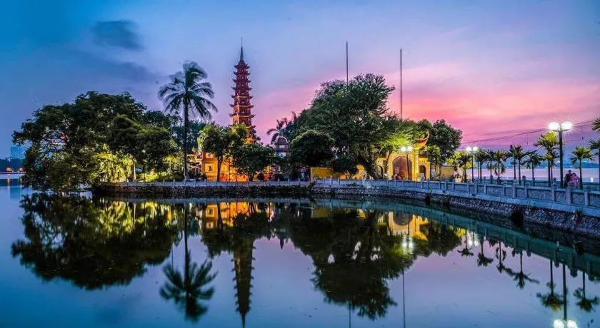 Van Hoa Boutique Hotel - Image 1