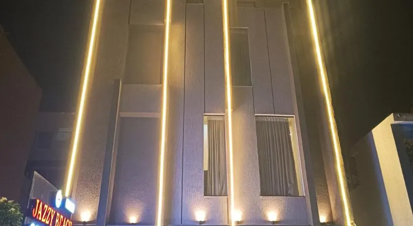 Jazzy Beach Guest House - Image 1