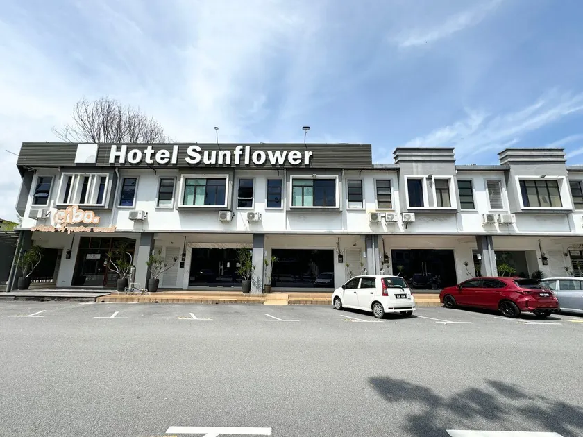 Hotel Sunflower - HLS - Image 1