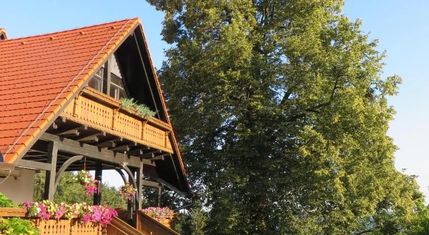 Country House Apat - Image 1