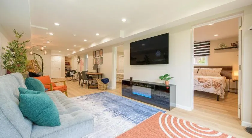 Entire Modern Cozy 2BR Apt mins SU LeMoyne DT - Image 1