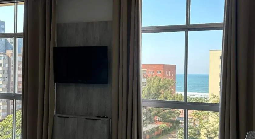 Modern Ocean-View Apartment - Image 1