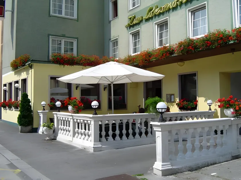 Hotel Lokomotive - Image 1