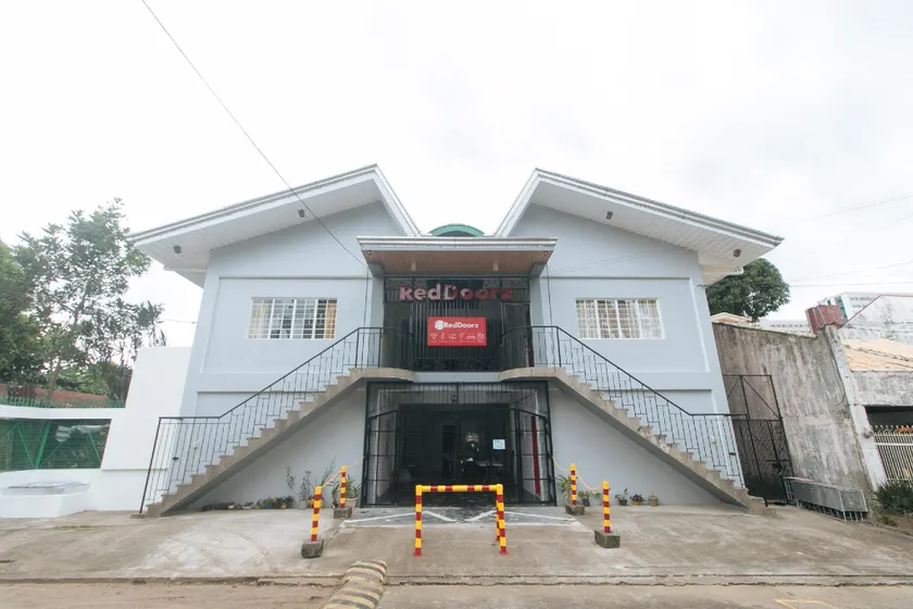 RedDoorz at VCloud Hills near De La Salle Dasmarinas Cavite - Image 1