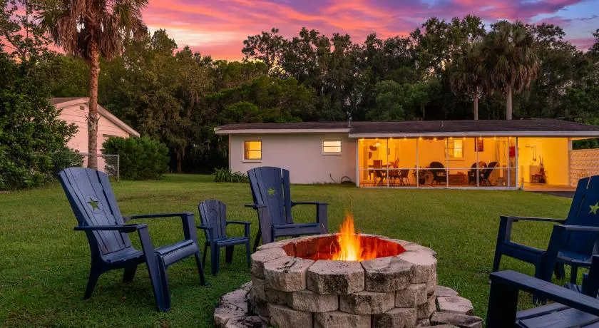 The Driftwood House- Family friendly boat parking retreat - Image 1