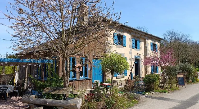 Ille Flottante, Maison éclusière et hébergements insolites sur le canal - Image 1