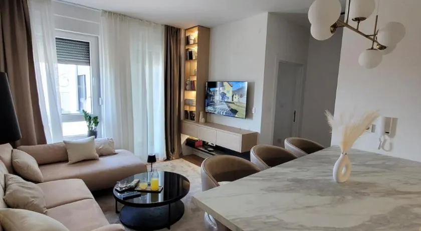 Knezev Park Lux Apartment - Image 1