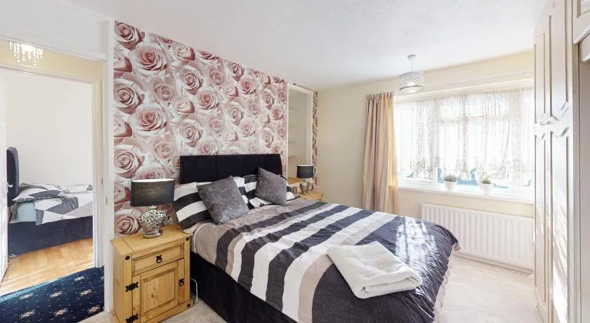 Orpington North Townhouse - Image 1