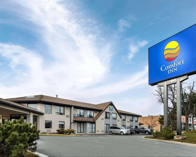 Comfort Inn Hotel Brampton - Image 1