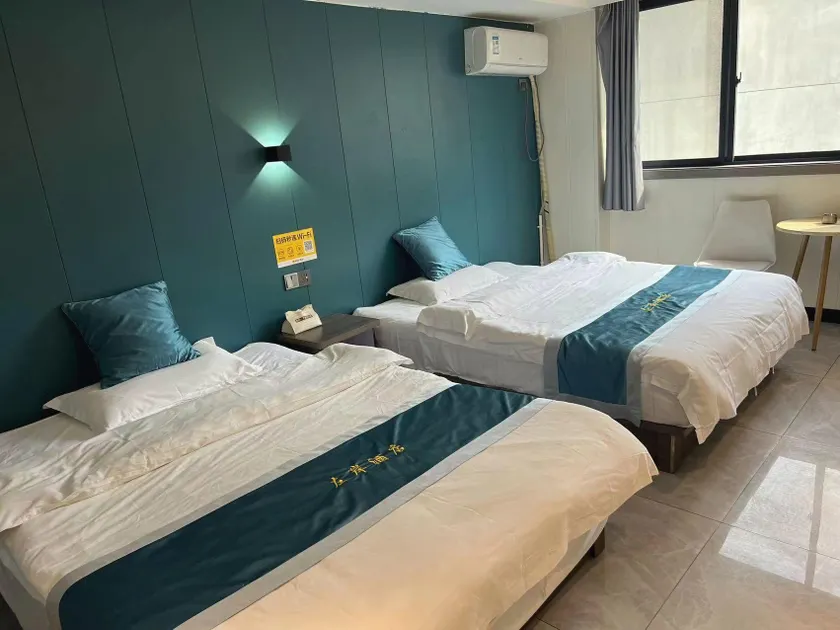 Left Bank Hotel - Image 1