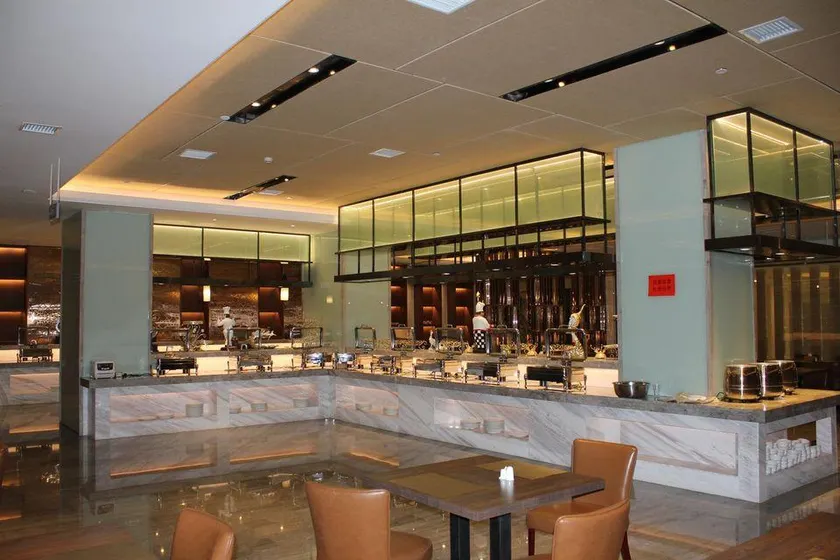 Hezhou Hongrui International Hotel - Image 1