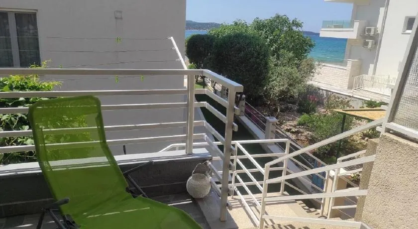Apartment Jase Beachfront - Image 1