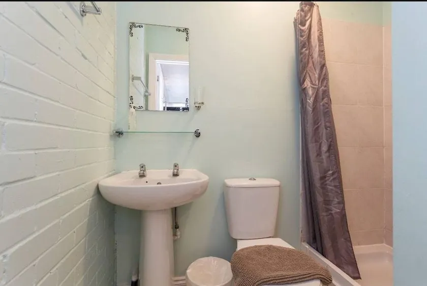 Shirley Apartments, Cozy Studio, Self Check in, 10 min Drive to City Centre, Walking to Redbridge Train Station - Image 1