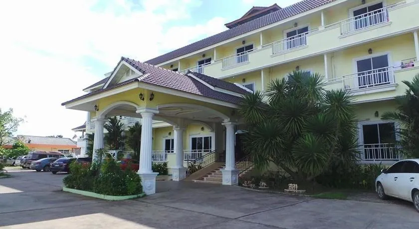 Monrawee Pavilion Resort - Image 1