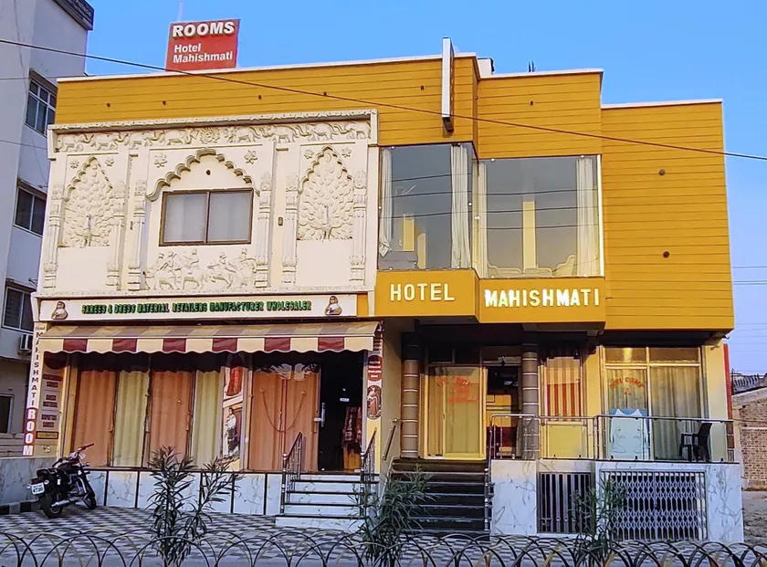 Hotel Mahishmati Palace - Image 1