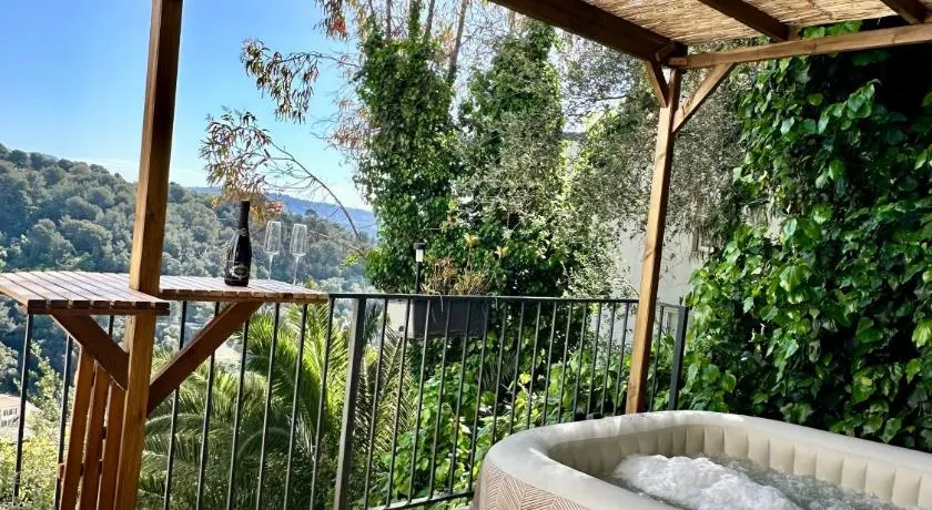 Studio romantique avec jacuzzi privé - aperçu mer - terrasse - parking gratuit - Image 1
