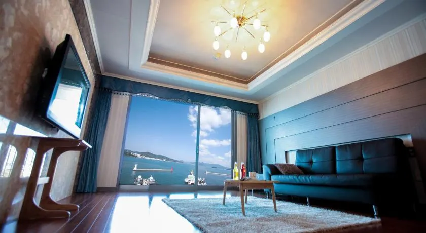 Tongyeong Bay Condo Hotel - Image 1