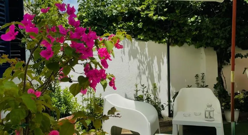 Alemar Bed & Breakfast - Image 1